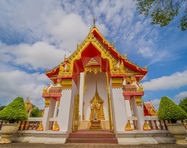 Tayland 'daki eski bir Budist tapınağı..
