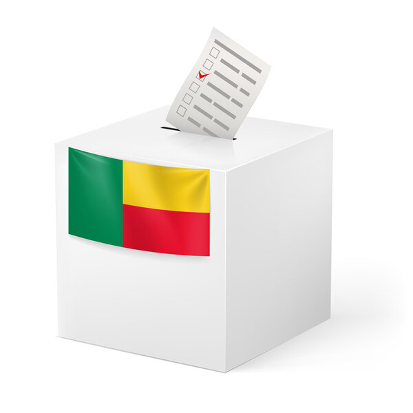 Избирательная урна с избирательным бюллетенем. Бенин
