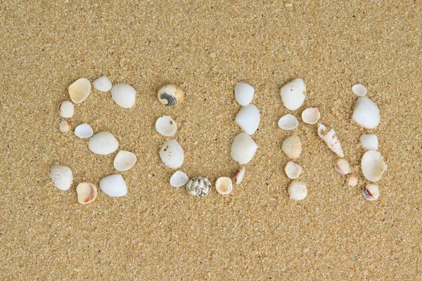 Woord zon geschreven op het zand — Stockfoto