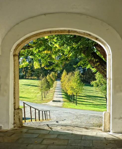 Altes Tor mit schönem Ausblick — Stockfoto