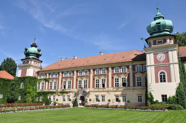 Aristocratic castle, the residence of the garden — Stock Photo, Image