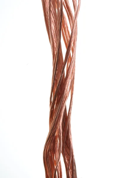 Industria del alambre de cobre rojo sobre fondo blanco — Foto de Stock