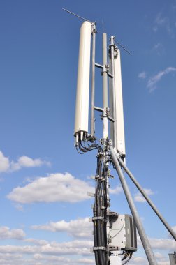 antenler, hücresel sistemleri üzerinde bir çelik direk