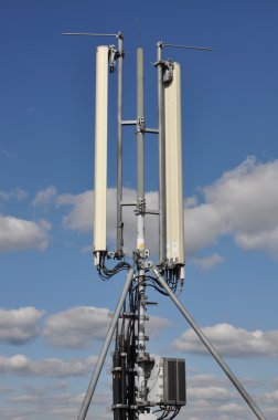 antenler, hücresel sistemleri üzerinde bir çelik direk