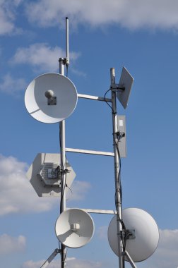 antenler, hücresel sistemleri üzerinde bir çelik direk