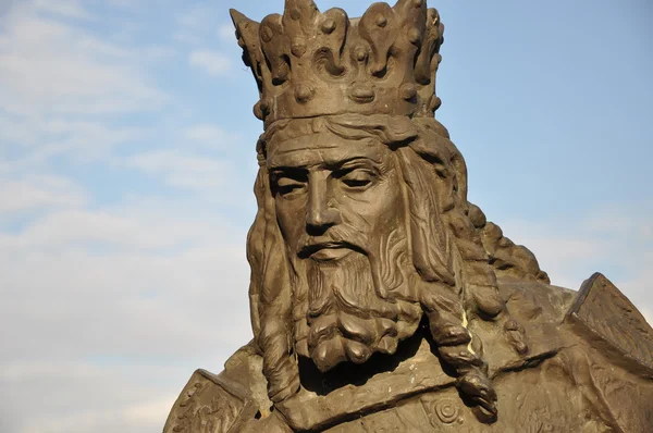 Statue of a medieval king with bronze — Stock Photo, Image