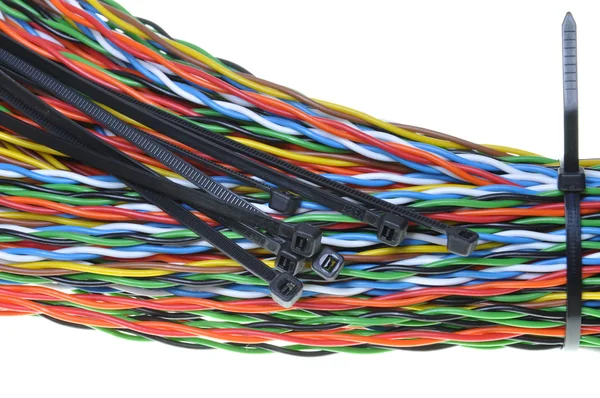 Kabel durch Kabelbinder verbunden — Stockfoto