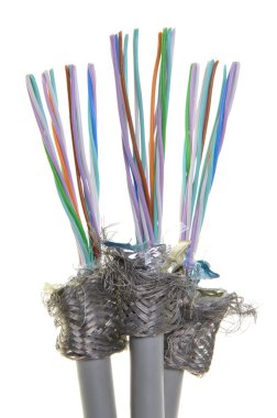 kabloları korumalı