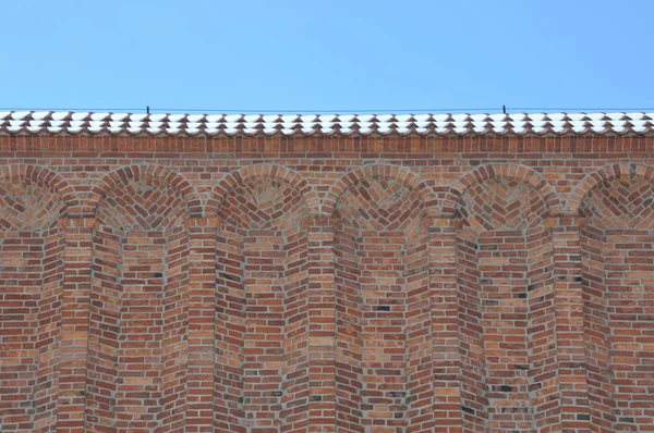 Ziegelmauer und Himmel — Stockfoto