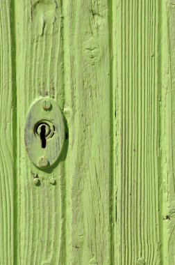 Kilitli ahşap kapı