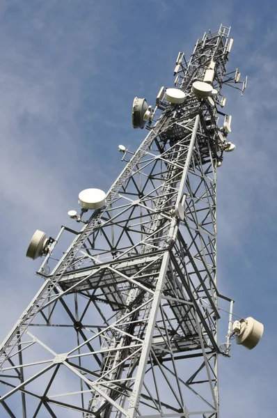 Telecommunication tower with antennas — Stock Photo, Image