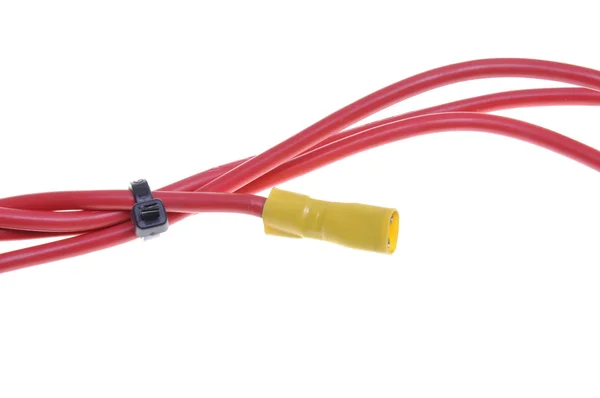 Красные электрические кабели с терминалом — стоковое фото