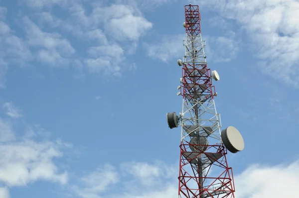 Telecommunication tower with antennas — Stock Photo, Image