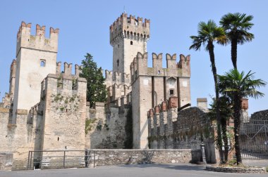 Sirmione'da garda Gölü üzerinde kale