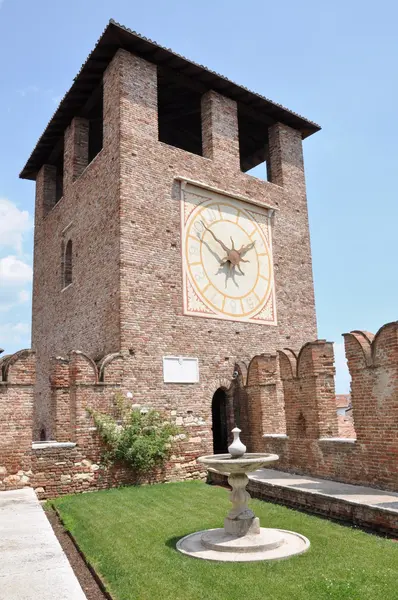 Clock Tower in Castel Vecchio in Verona — Stock Photo, Image