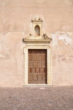 Dekoratif portal ile kilise kapısına bardolino