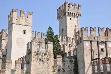 Sirmione'da garda Gölü üzerinde kale
