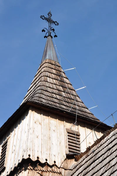 Houten dak van oude kerk — Stockfoto
