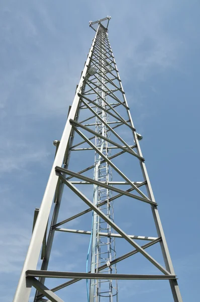 Torre del telefono cellulare in acciaio — Foto Stock