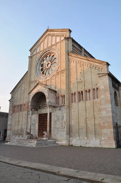 Catedral románica de la Edad Media de San Zenón Verona — Foto de Stock