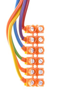 terminal bloğu ile tesisat elektrik kabloları