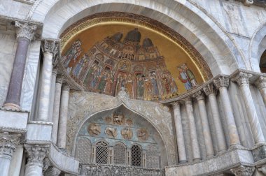 Portal ile gold mozaik San marco Bazilikası'nın Venedik
