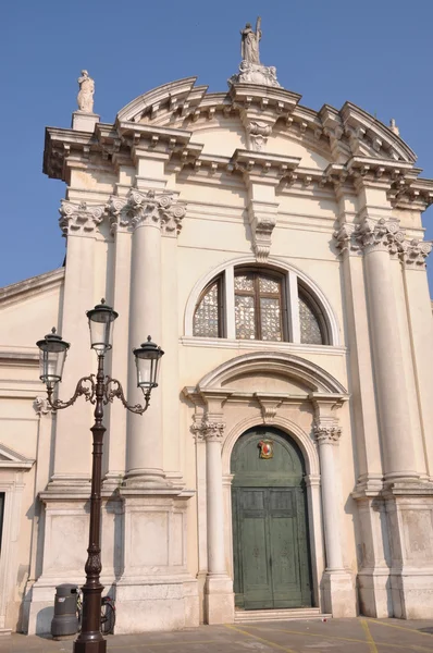 Церква в місті chioggia — стокове фото