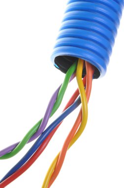 kabloları ile oluklu boru