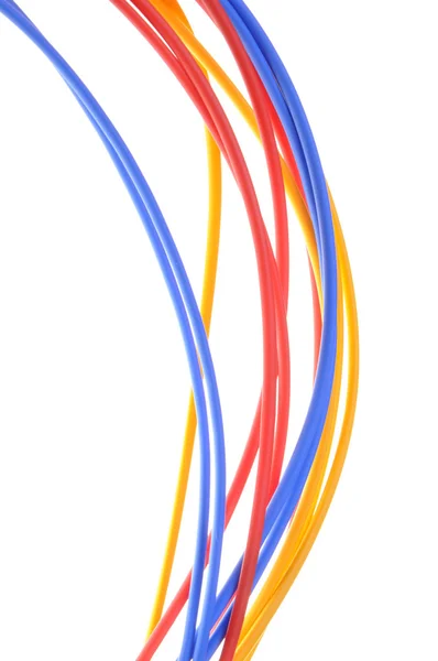 Farbige Drähte, die in elektrischen und Computernetzwerken verwendet werden — Stockfoto