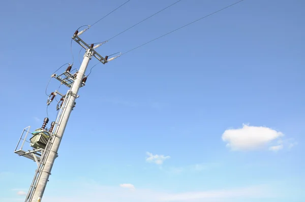 Poteau électrique avec transformateur — Photo