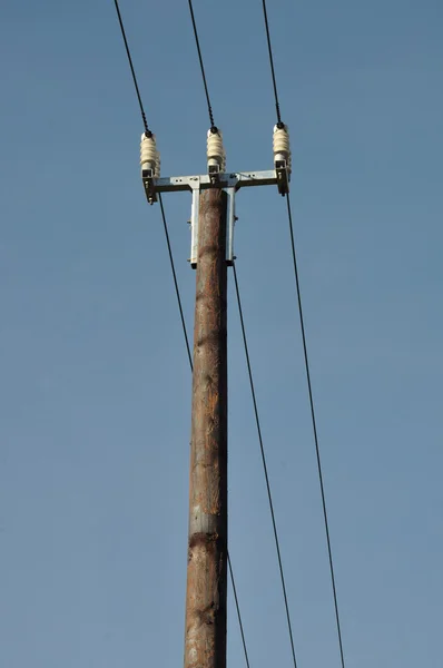 Wooden electric pole with power line — Stock Photo, Image