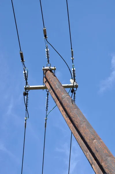 Poteau électrique en bois avec — Photo