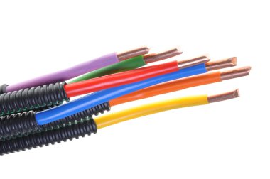 güç kaynağı kabloları