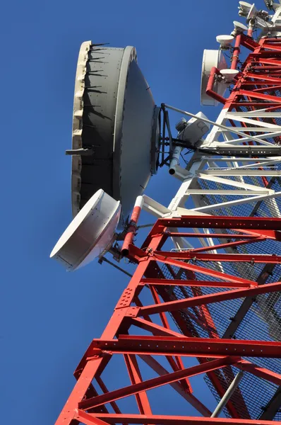 A távközlési torony építése — Stock Fotó