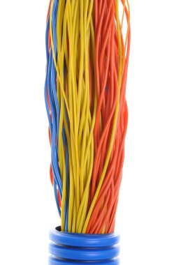 kabloları ile oluklu boru