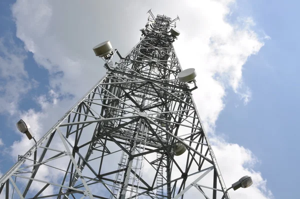 Torre de telecomunicaciones —  Fotos de Stock