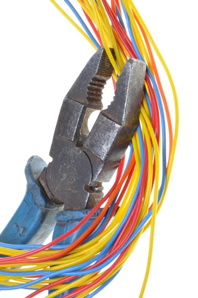 Электроинструменты, плоскогубцы с кабелями — стоковое фото