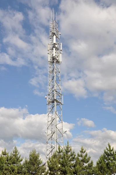 Torre de telecomunicações de aço — Fotografia de Stock