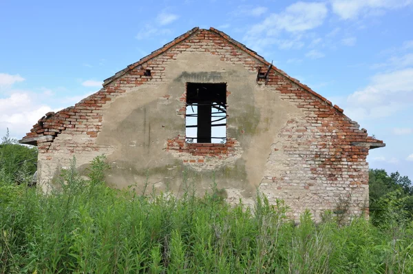 Abandoned ruin house — Stock Photo, Image