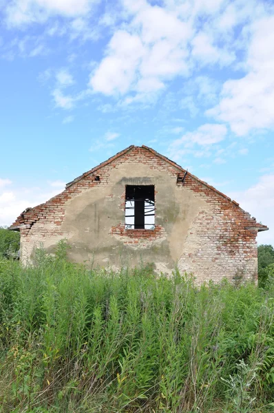 Abandoned ruin house — Stock Photo, Image