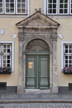 ön kapı evin üç kardeşin