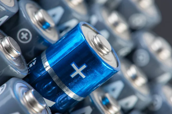 Stapel Alkaline Batterijen Maat Close Met Focus Positief Teken Van — Stockfoto