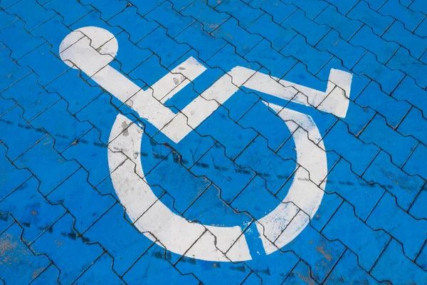 Cracked Handicap Sign Parking Lot — Stock Photo, Image