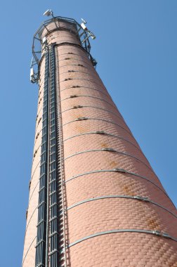 tuğla baca kabloları anten ile