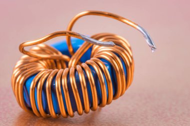 Tek elektrikli trafo bakır bobini.