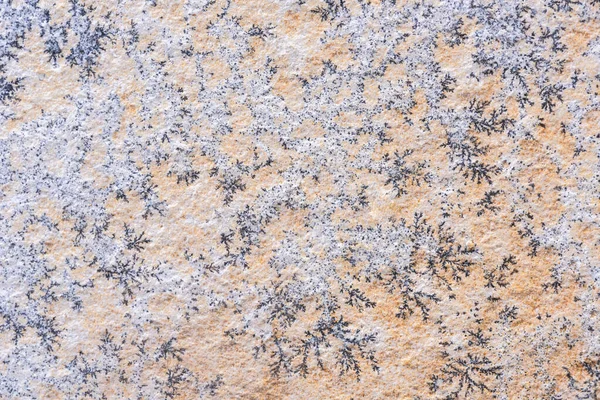 石の上のマンガン鉱床 要約冬の背景 — ストック写真