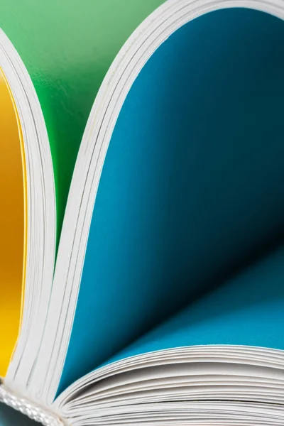 Цветные Чистые Страницы Открытой Книги Кривые Абстрактного Фона — стоковое фото