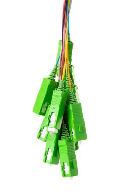 Fiber optik yama kablosu beyaz arkaplanda izole edildi