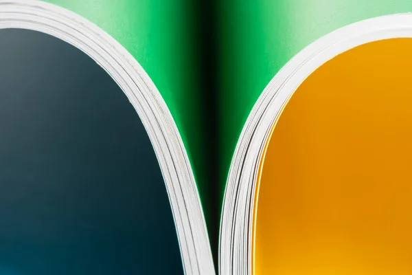 Цветные Чистые Страницы Открытой Книги Кривые Абстрактного Фона — стоковое фото