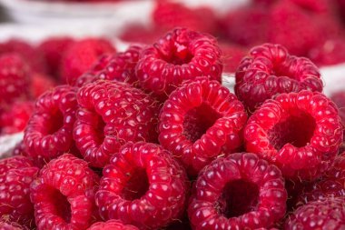 Olgun ahududu meyvesi, vejetaryen sağlıklı yiyecekler.